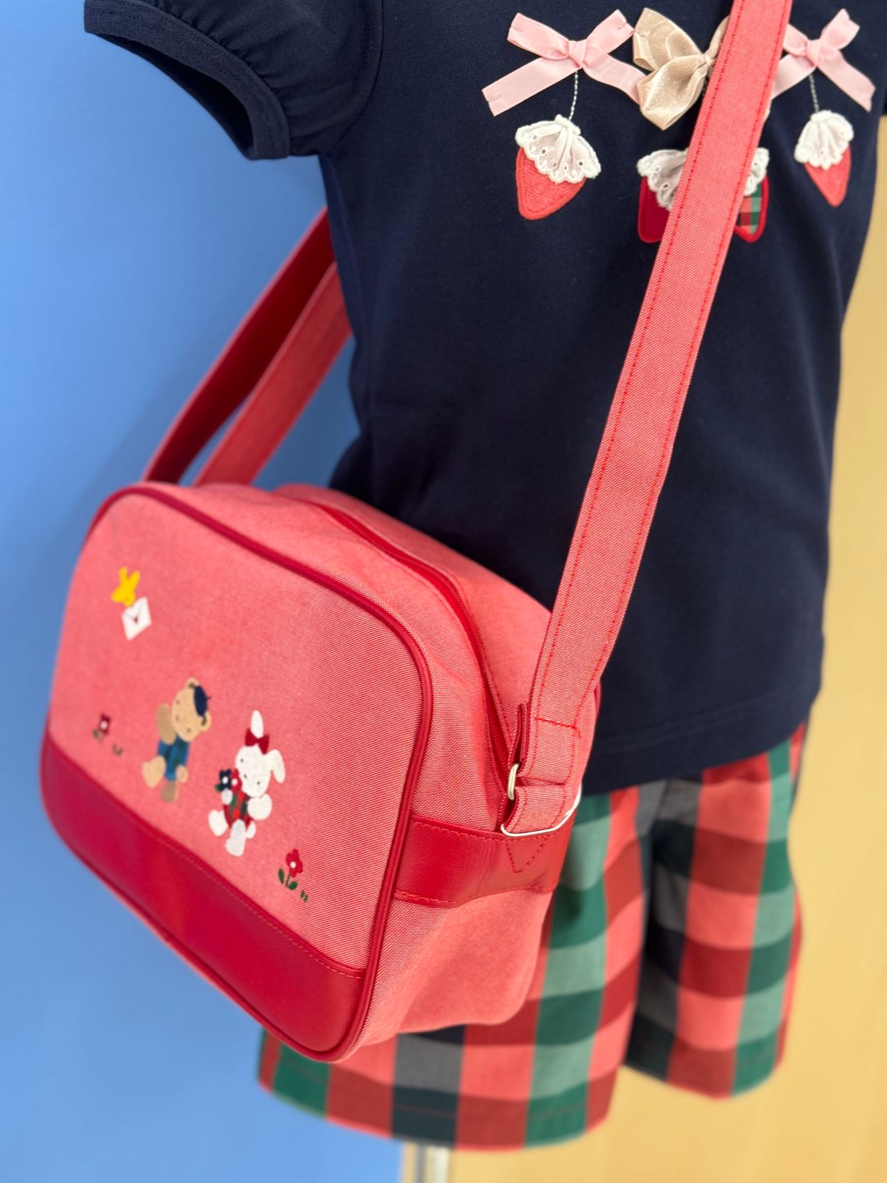 【新品✨タグ付き】ファミリア　120cm デニムパンツ FINAL SALE】SOMETHING LISAフレアガーベラ刺繍デニムパンツ