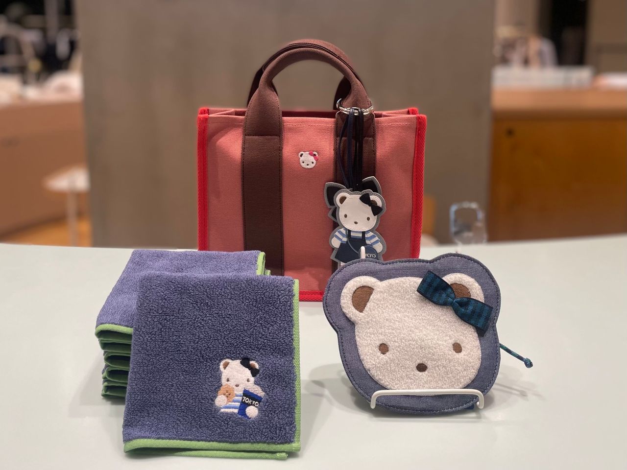 東京限定】人気のブラック再販決定！｜ファミリア代官山店の公式ブログ