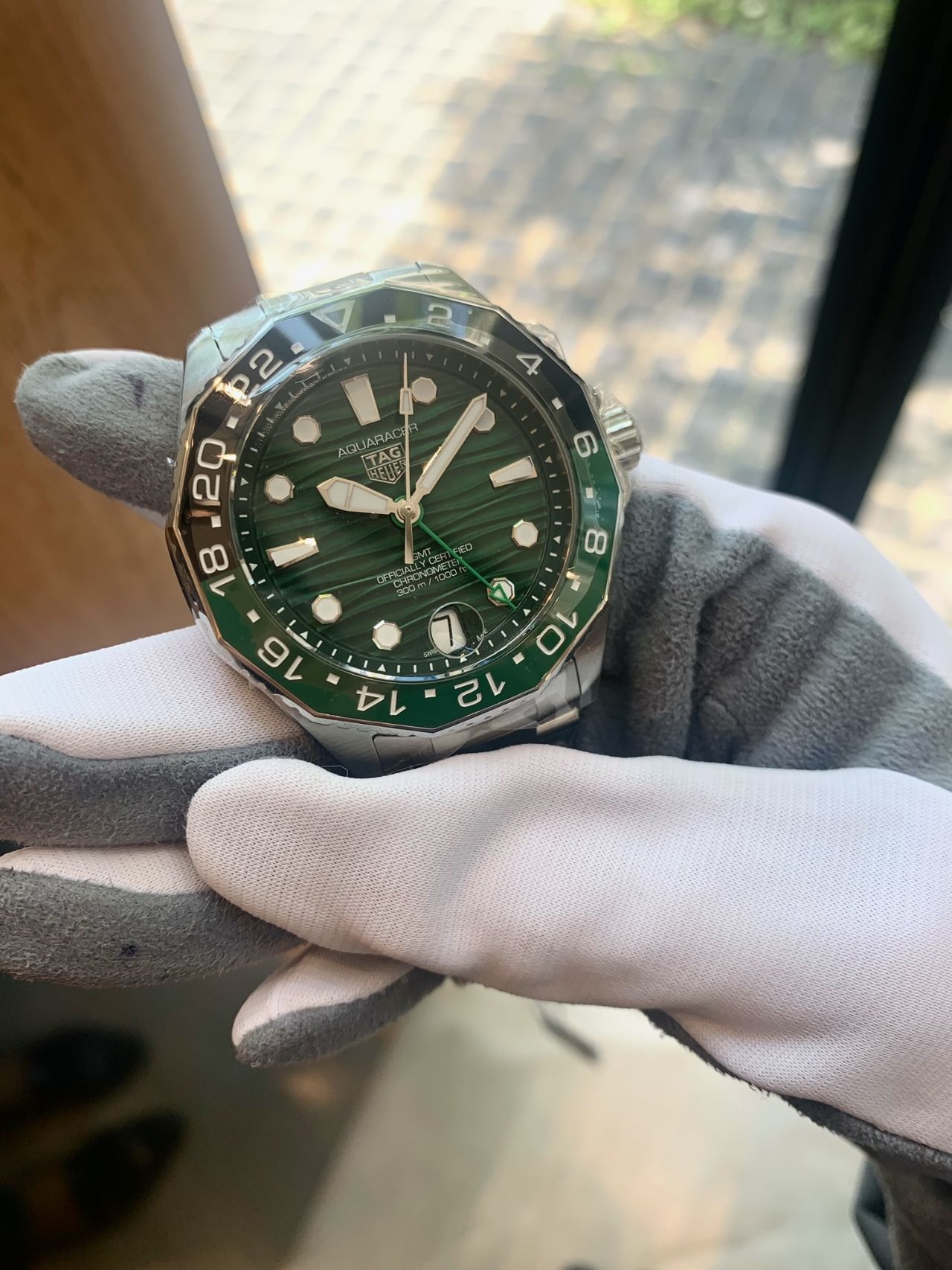 グリーンレザー 手巻きアナログ時計 TAGHeuer】アクアレーサーGMT グリー | 岡山拠点のトミヤ