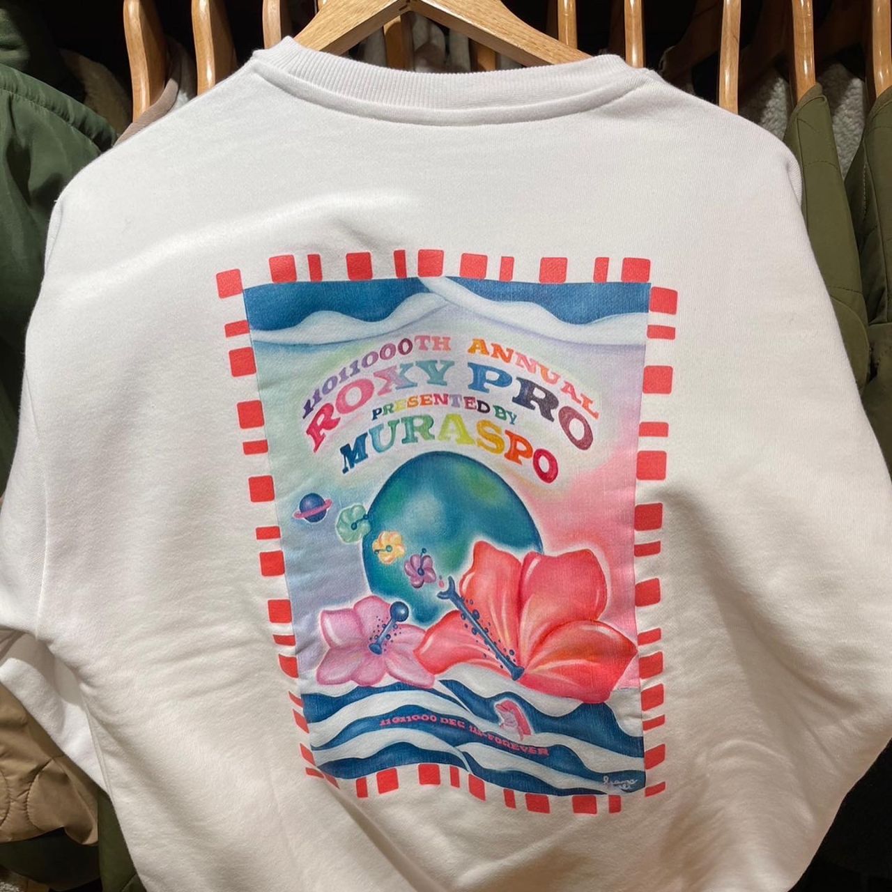 LADIES】ROXY バックスタイルがが魅力なトレーナー | イオンモール岡崎店 | Shop News | ムラサキスポーツ/MURASAKI SPORTS公式サイト LADIES】ROXY バックスタイルがが魅力なトレーナー | イオンモール岡崎店 | Shop News | ムラサキスポーツ/MURASAKI SPORTS公式サイト