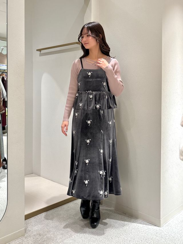 刺繍花柄ベロアキャミワンピース