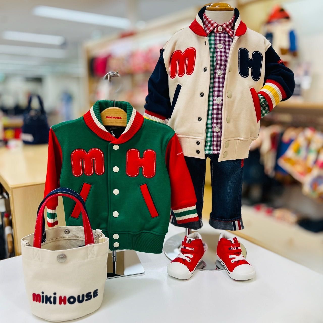 元気いっぱい！新作ロゴシリーズ スタジャン風ジャンパー｜ミキハウス