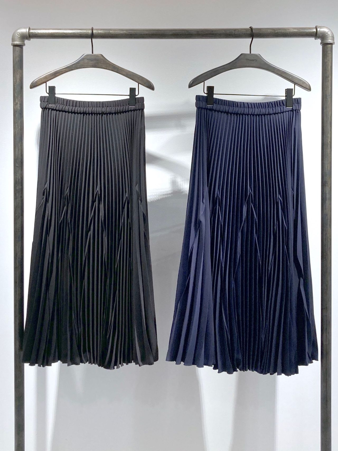 気持ち華やぐ、冬のスカートスタイル | 新宿小田急店 | Theory  