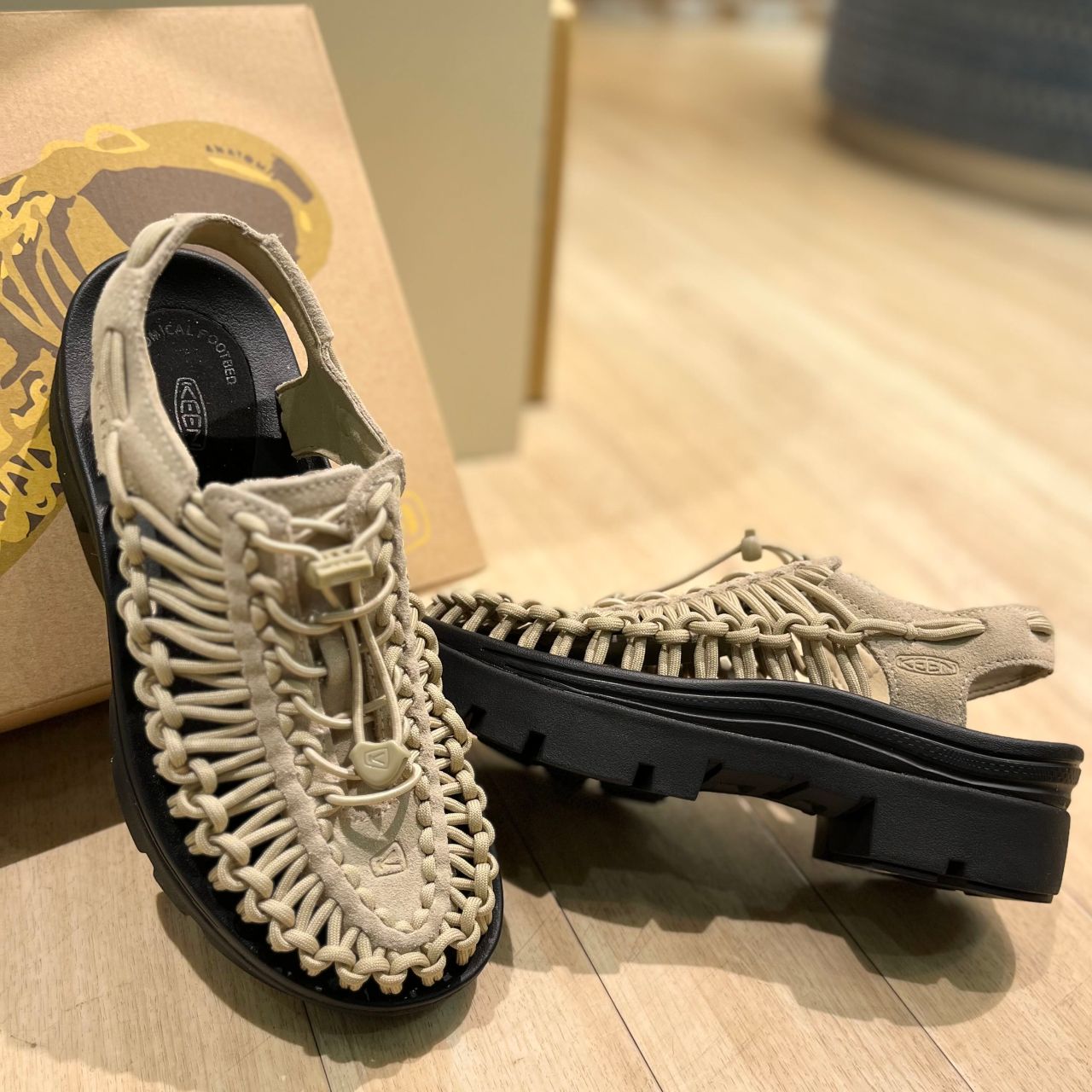 KEENのユニーク×厚底