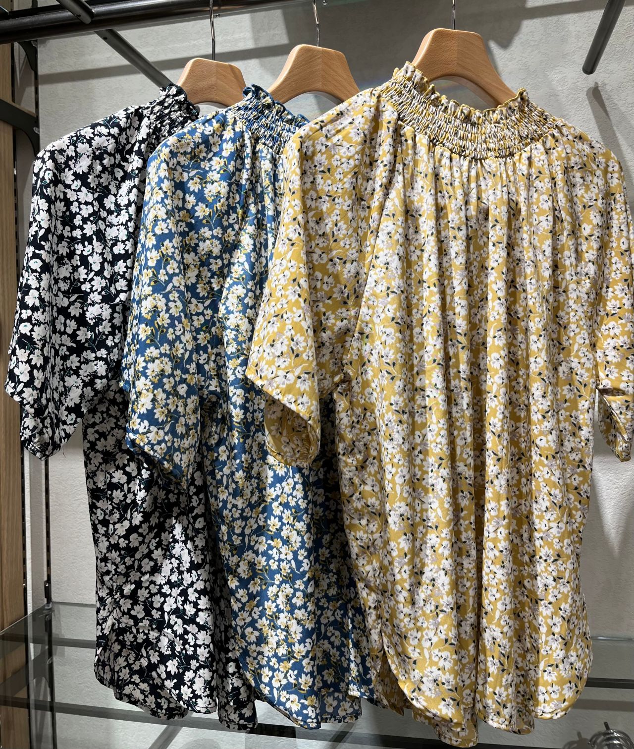 花柄ブラウスのご紹介！｜Mitsumine Outlet｜Staff Blog