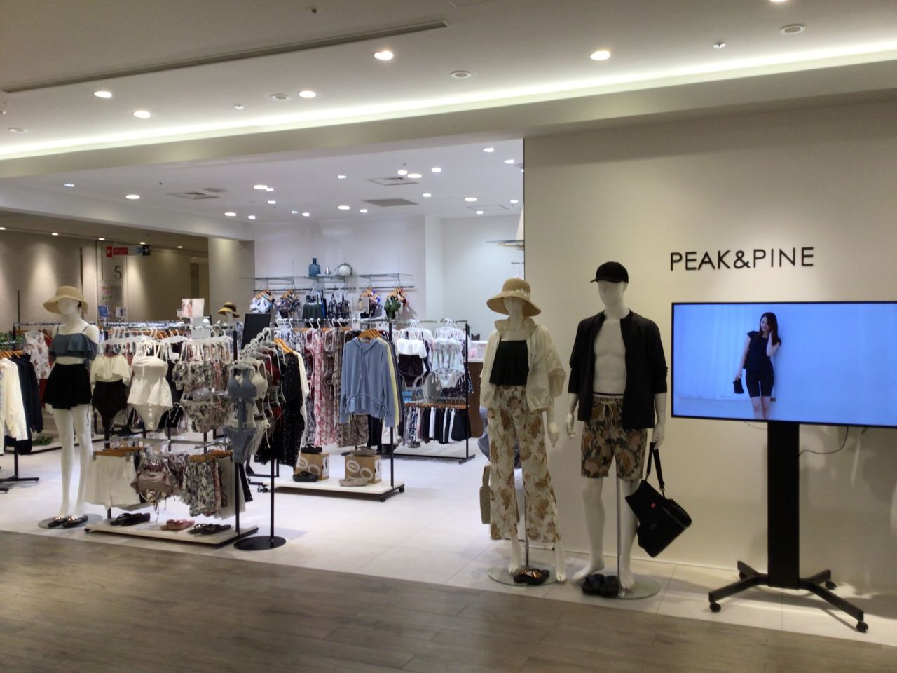 名古屋タカシマヤ ゲートタワーモール PEAK&PINE | 水着ショップ
