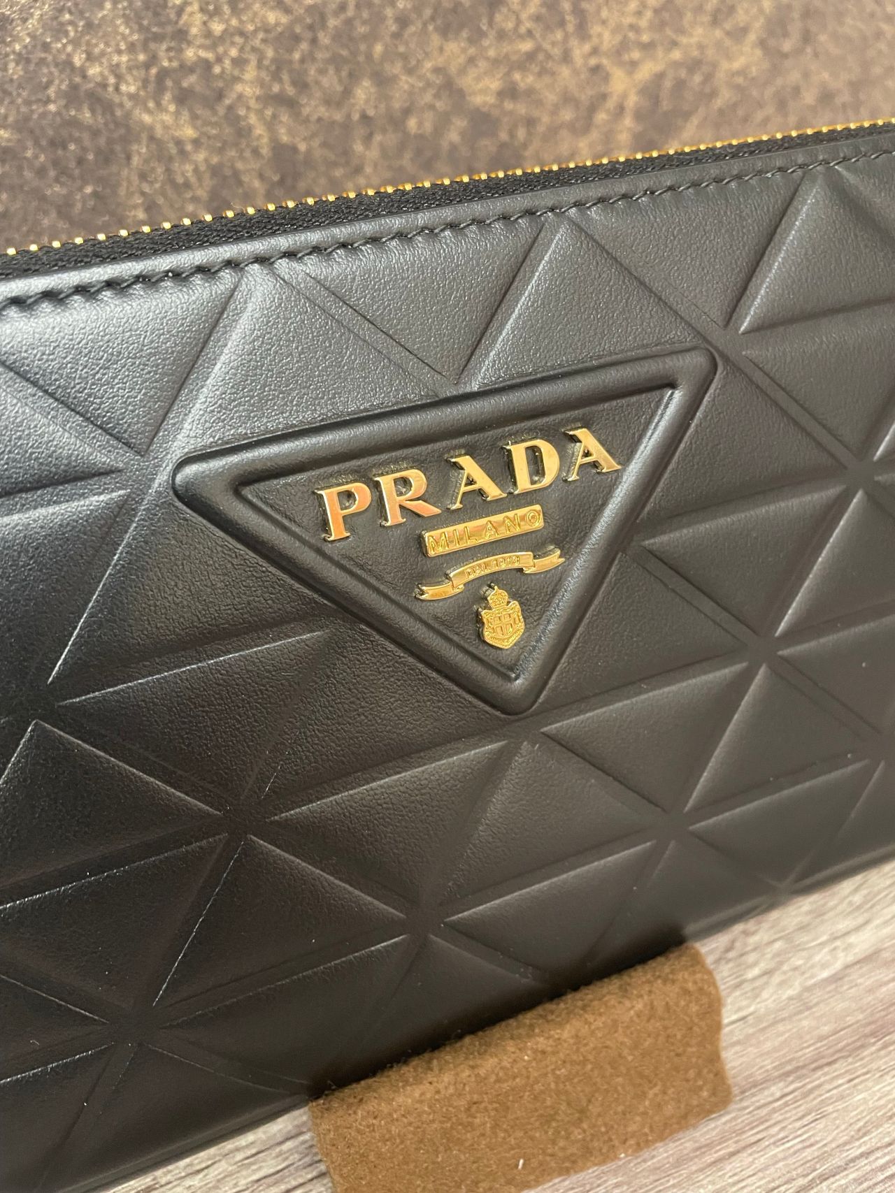◆完売前に◆【PRADA】Furry スライド 新作PRADAのご紹介 | 豊川店 | フィットハウス公式ショップ