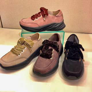 W(ダブリュー) 新作リボンスニーカー♪