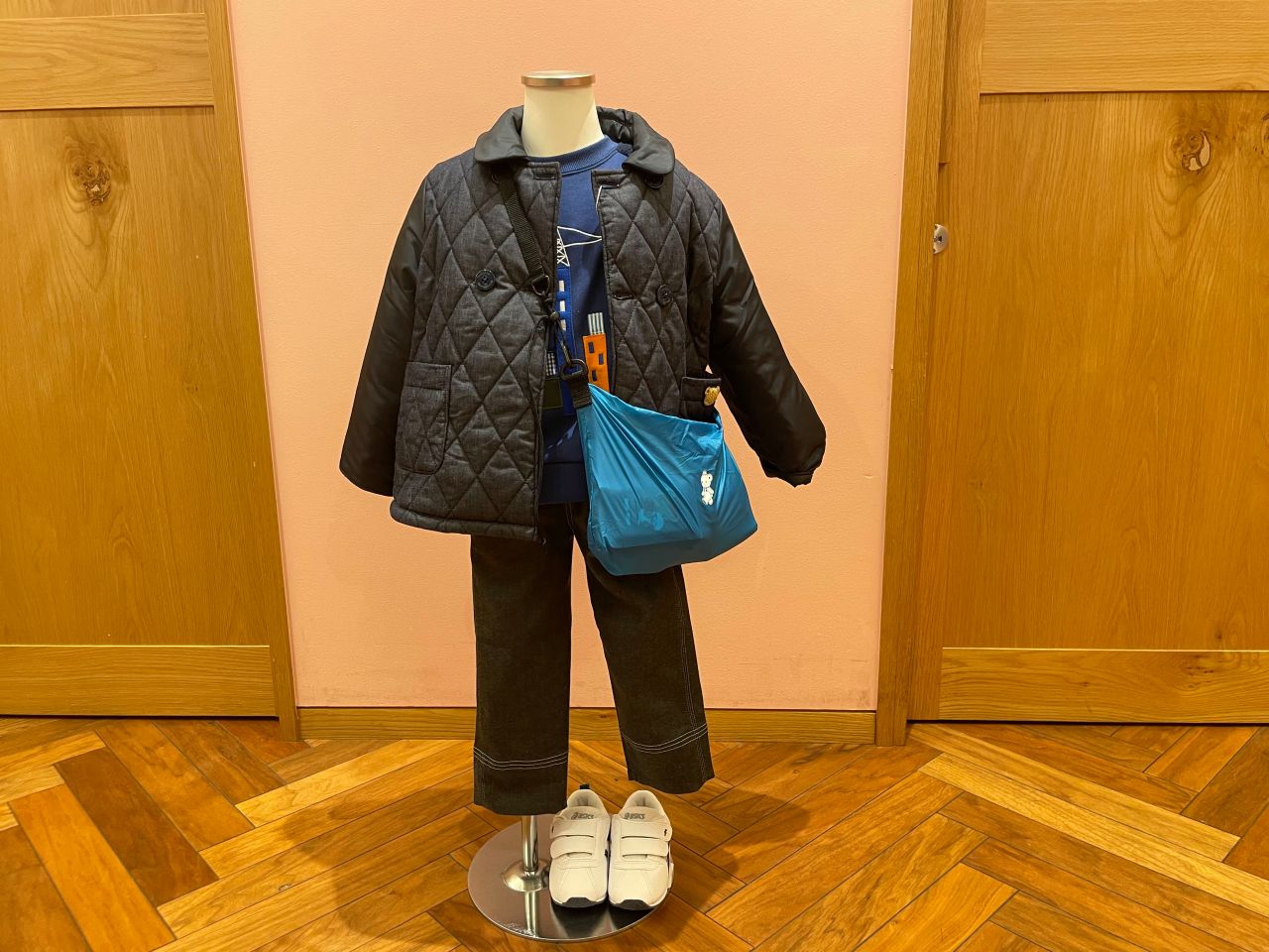 ファミリア　いちご型 クマ刺繍ポシェット ファミリア いちご型 クマ刺繍ポシェット ファミリア いちご型