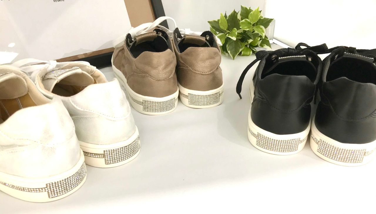 足元を華やかに キラキラスニーカー Imsentir 静岡店 フィットハウス公式ショップブログ Fithouseblog