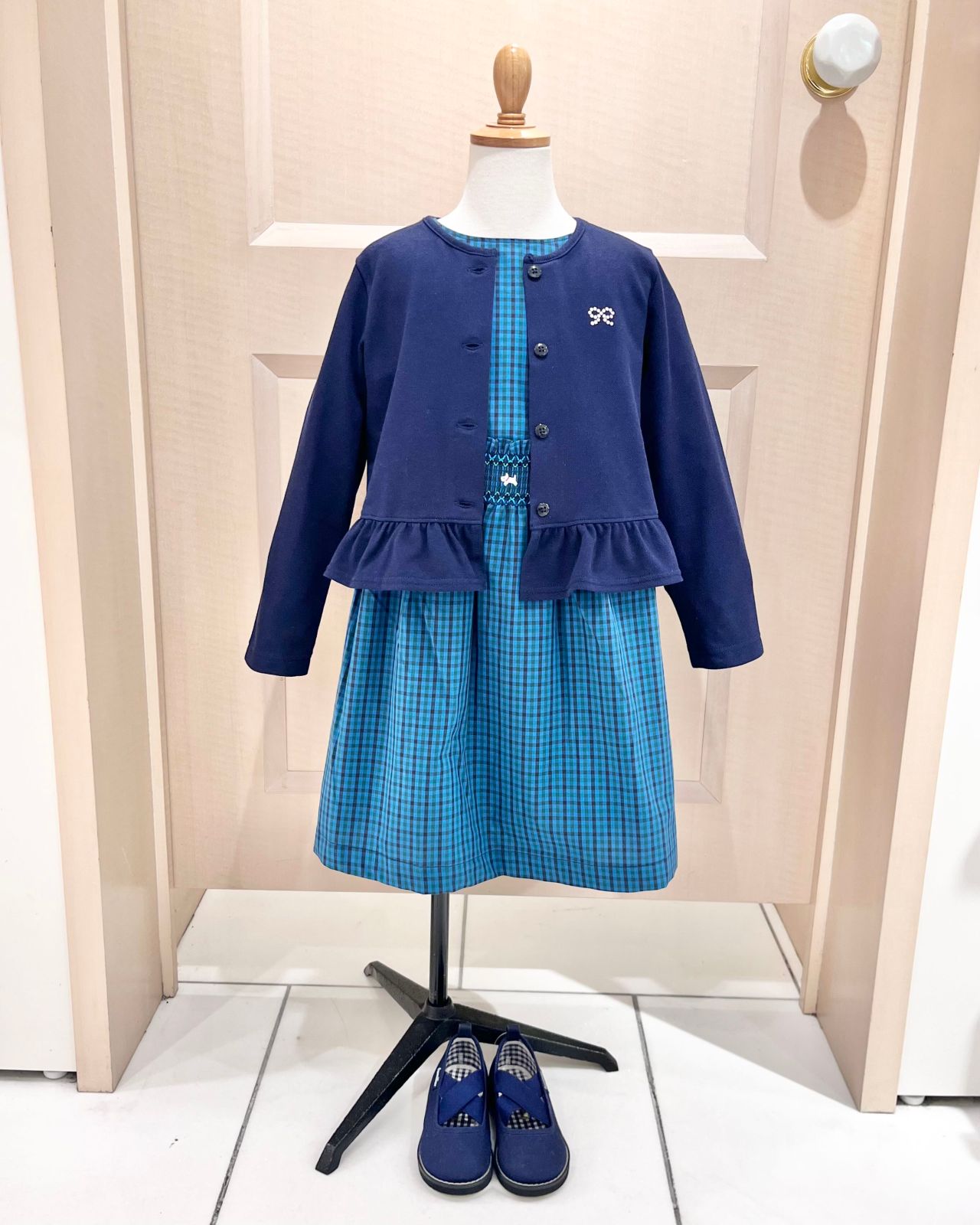 新品タグ付き　familiar ネイビー 長袖袖ワンピース 春のレジャーにおすすめウェア☆｜ファミリア伊勢丹新宿店
