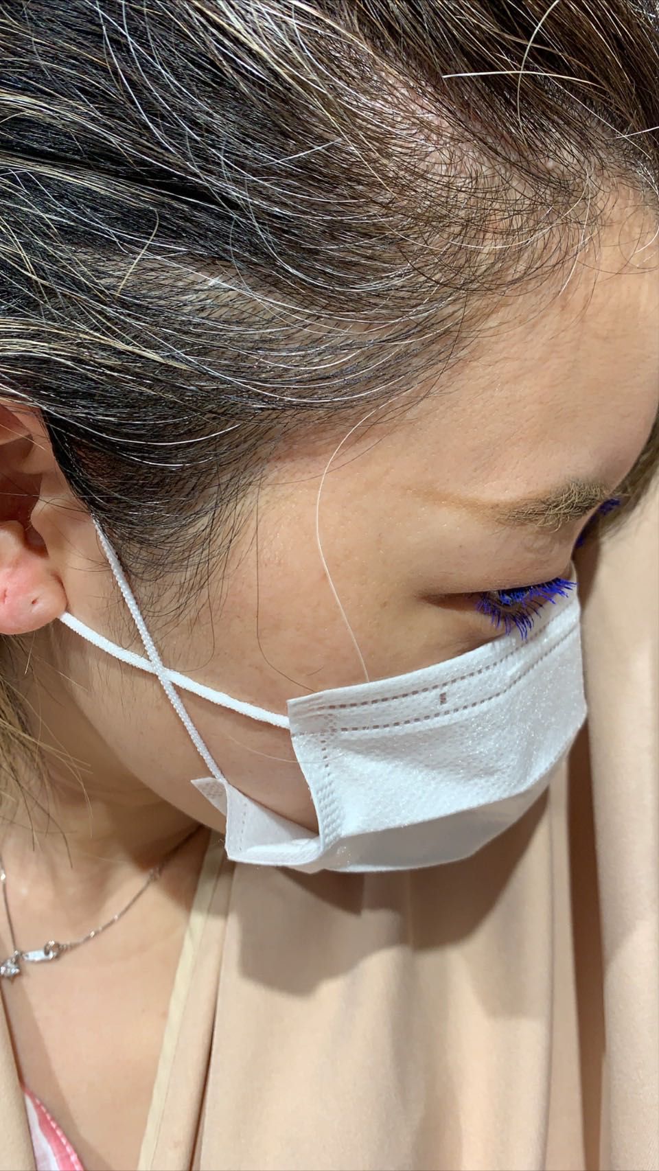 脱白髪染めハイライト 白髪を活かして... | 美容室カキモトアームズの