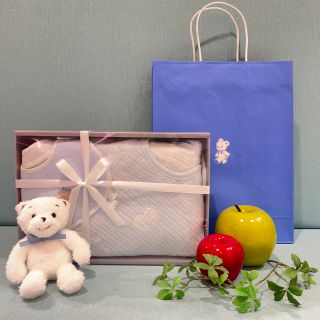 【新品未使用】ファミリアベビー出産祝いセット Amazon.co.jp: ファミリア familiar ギフトセット 箱付 出産祝い