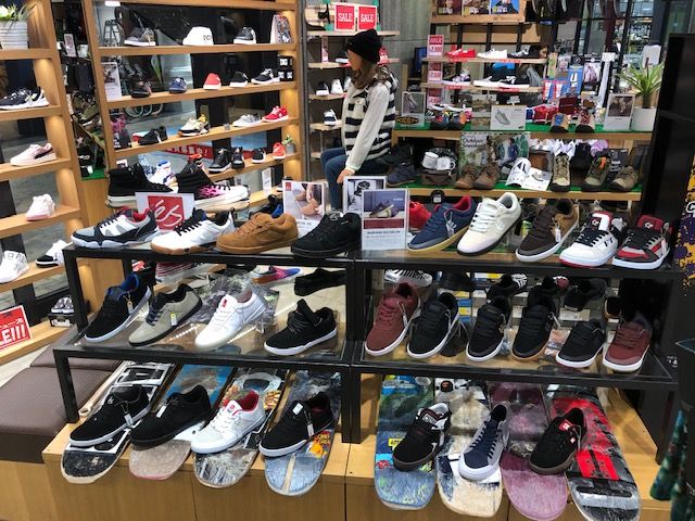 スケシュー スケートボードシューズ の品揃え地域1番宣言 ムラサキパーク 大阪 岸和田 岸和田カンカンベイサイドモール ハウスカード エポスカード 感謝祭 スケシュー エス エメリカ エトニーズ Nikesb Supra Lakai が お得 スケートボード の シューズ が お得