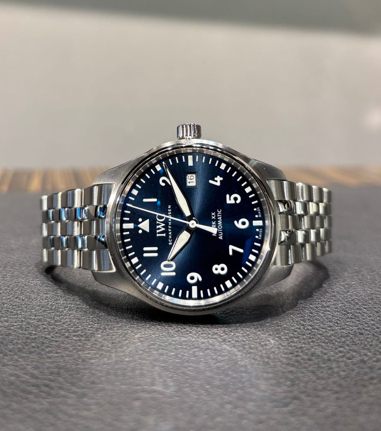 IWC】マークXXブレスモデルが2色揃い | 岡山拠点のトミヤ