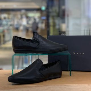 人気スリッポンにオールブラック登場！！