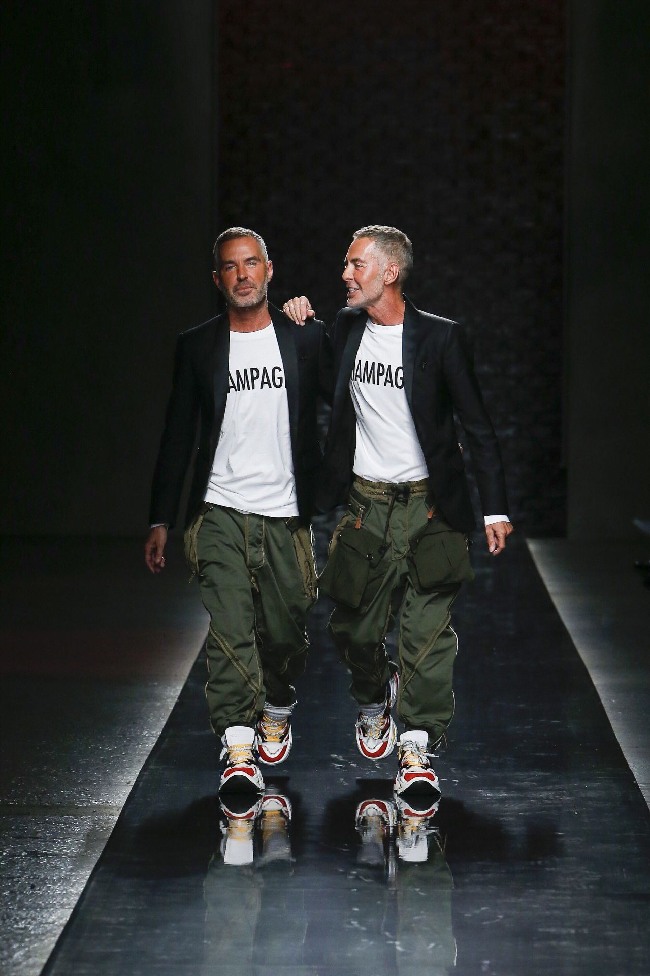 Giant Sneaker Dsquared2 ディースクエアード Lhp Lhp 名古屋 上野商会公式ブログポータルサイト