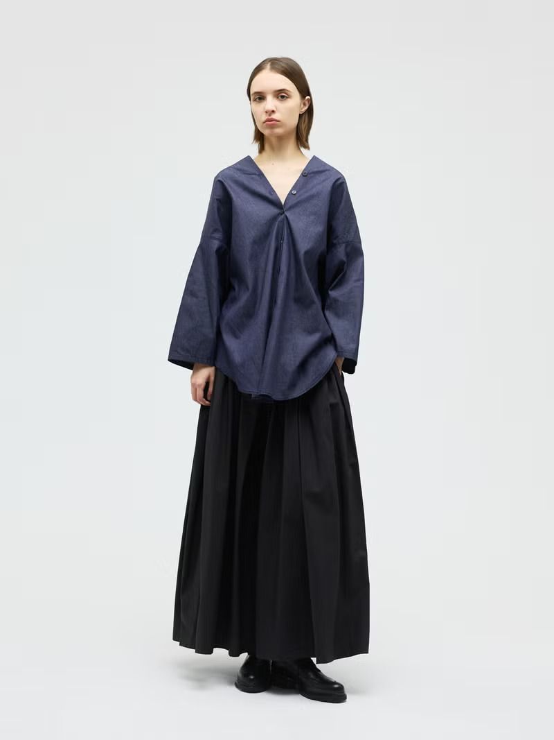 mizuiro ind Vネックデニムシャツ｜ MARcourt ONLINE STORE