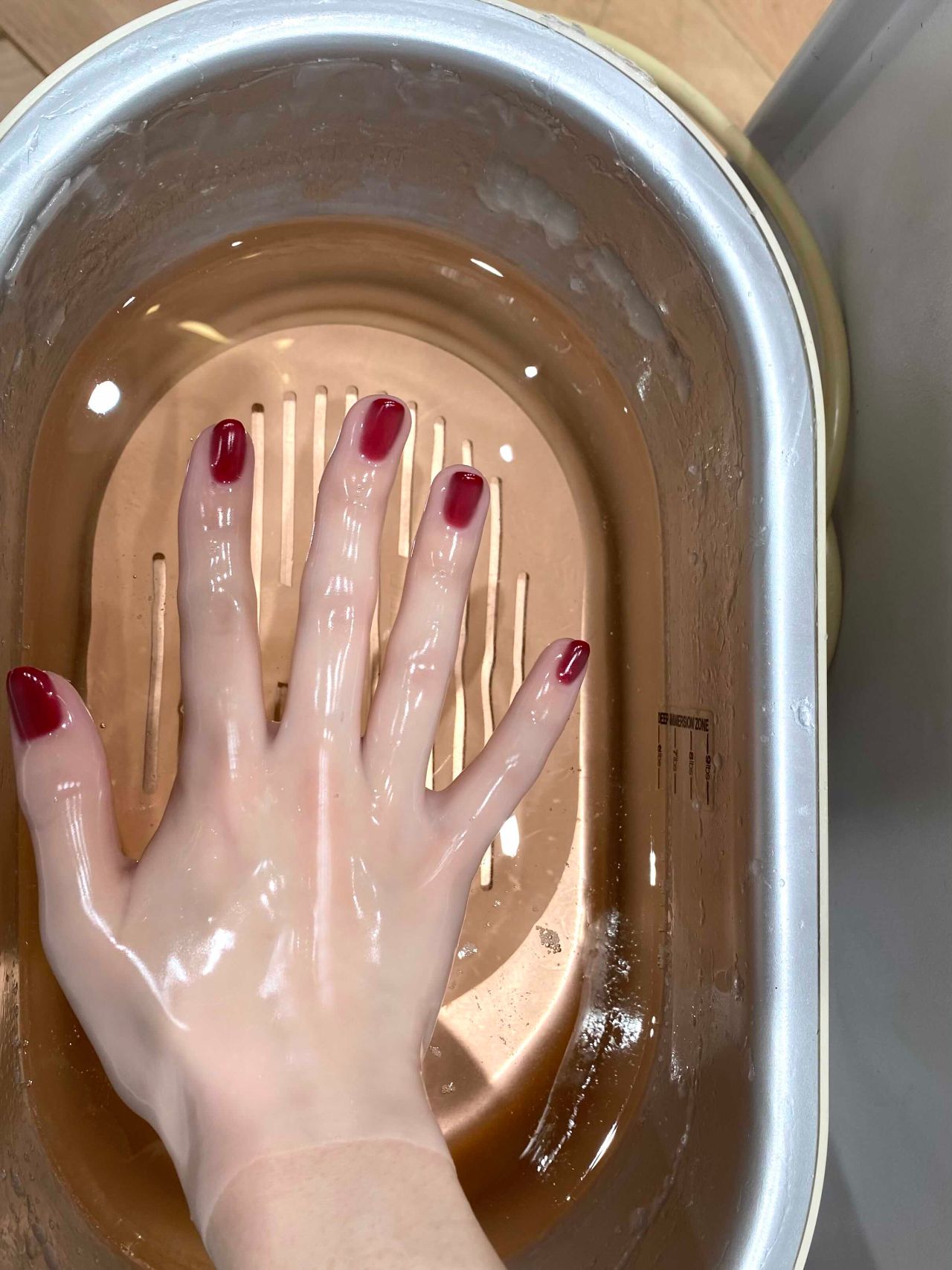 パラフィンパックで乾燥知らずの手に 美容室カキモトアームズのオフィシャルサイト