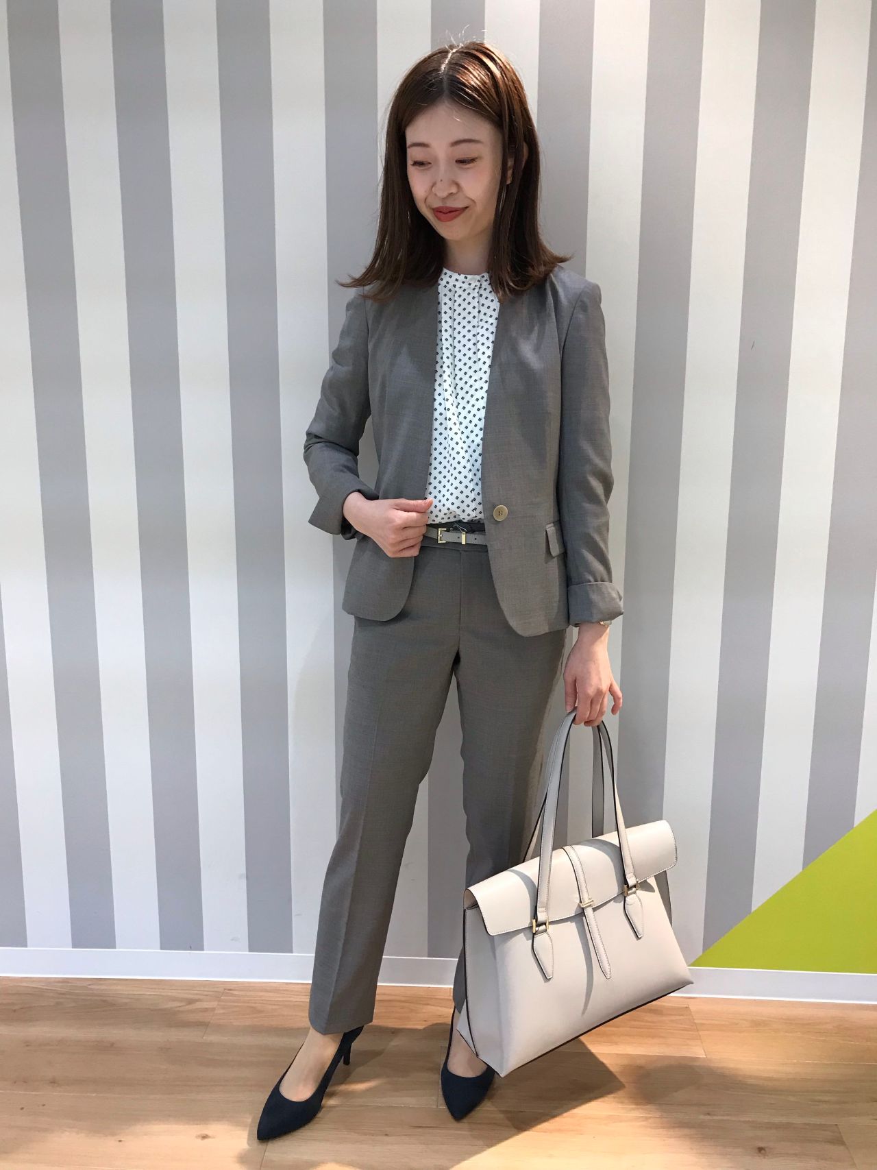 レディス 上品なvカラースーツ The Suit Company Links Umeda店 The Suit Company 公式ブログ