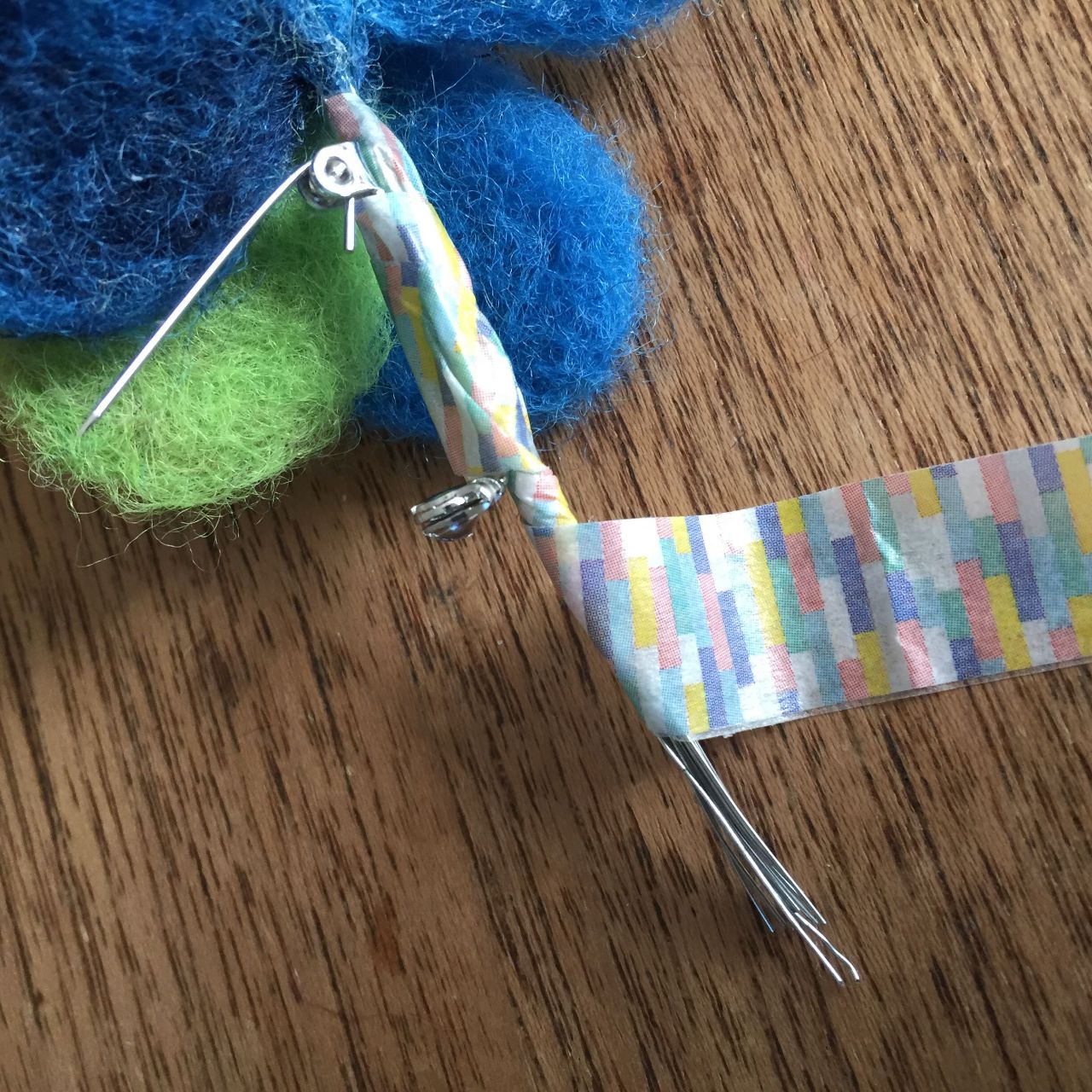 お花と羊毛ボール飾り付きパイロット帽子ハンドメイド Amazon | オリムパス製絲 干支 ちりめんキット 艶やか華うさぎ