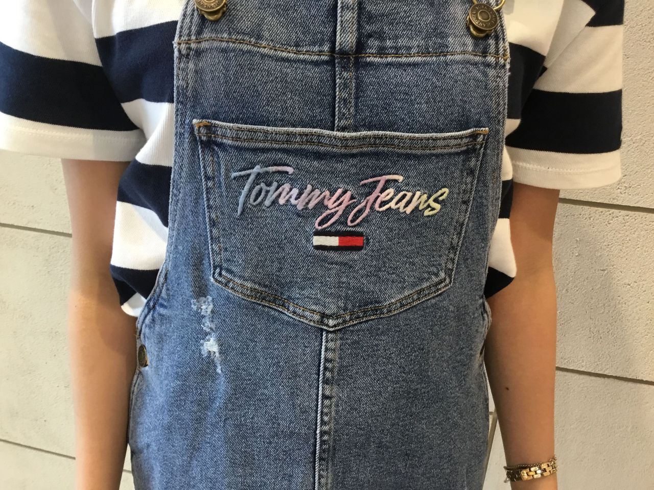 新作 Tommy Jeans サロペットワンピ トミーヒルフィガー Tommy Hilfiger 公式ブログ