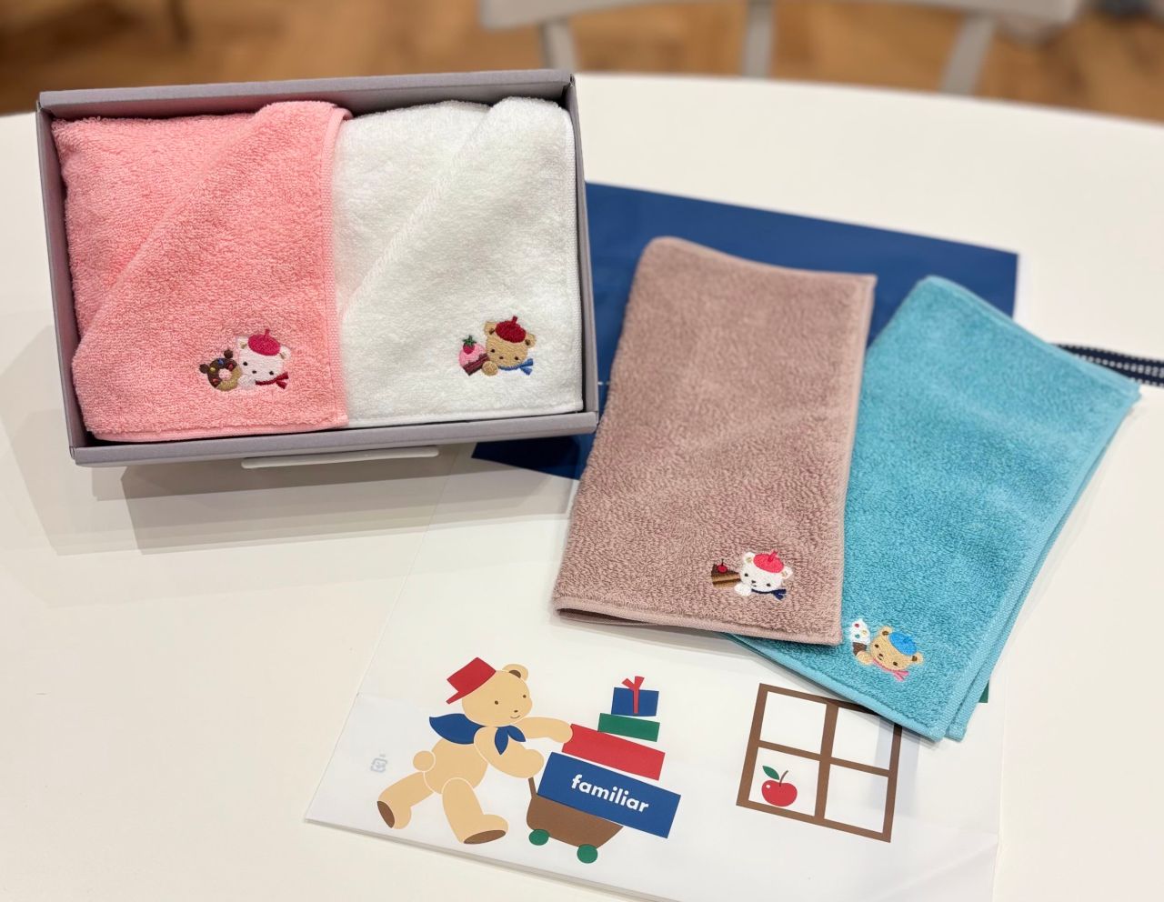 再販！】芦屋店限定タオルハンカチ⭐︎｜ファミリアファミリア