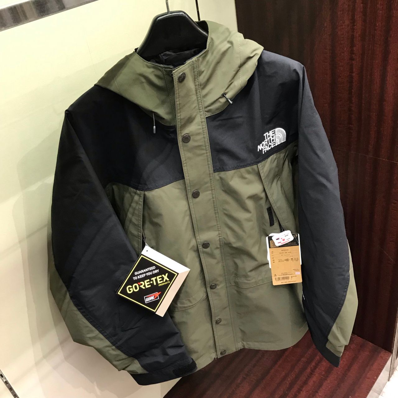 (秋コーデ)美品 ノースフェイス マウンテンジャケット くすみ黄緑 XL 秋コーデ)美品 ノースフェイス マウンテンジャケット くすみ黄緑