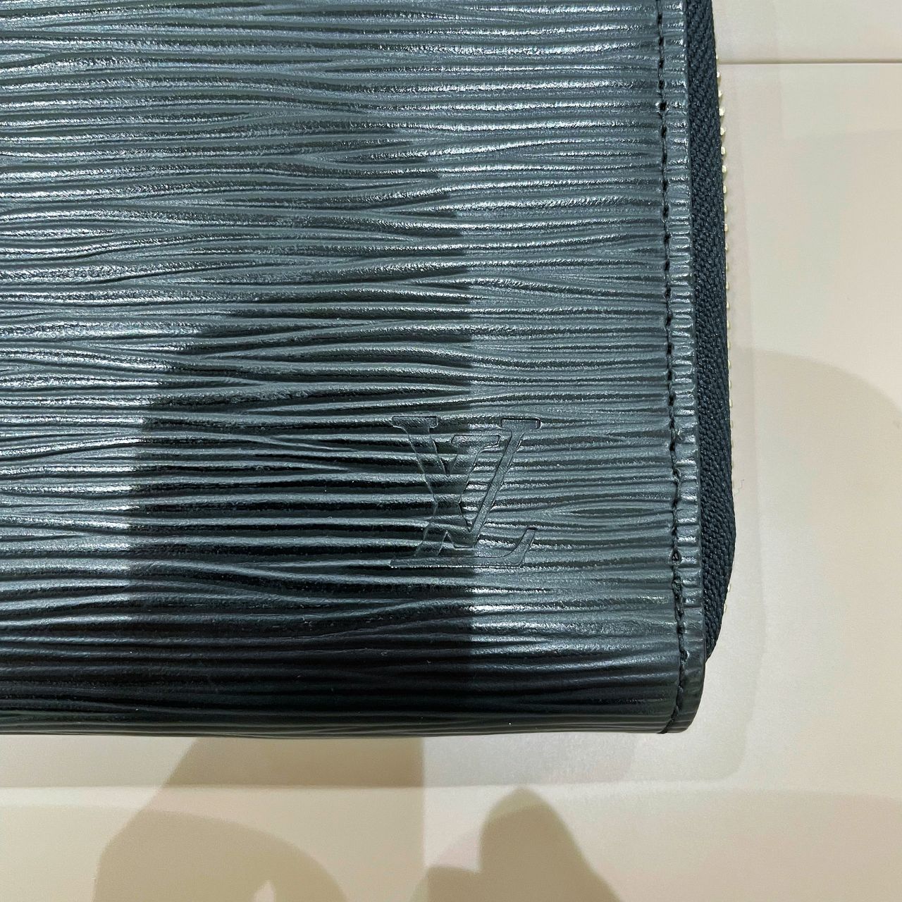 LOUIS VUITTON(ルイヴィトン)人気のエピ・ジッピーオーガナイザーが