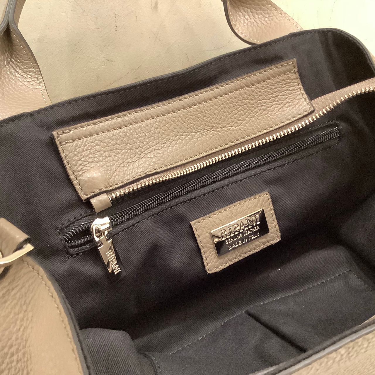 新品タグ付き！RIPANI○美トープカラー✨定番人気！大人可愛い♪フリル