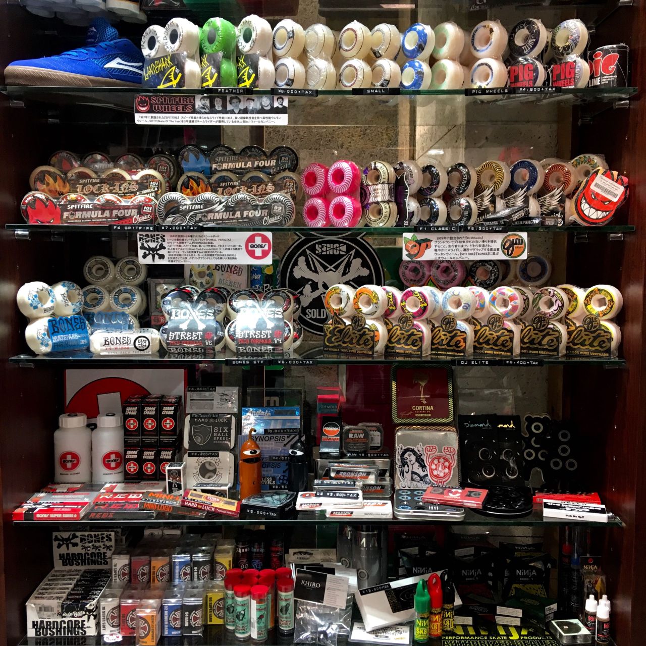 都内最大級 ムラサキスポーツ新宿南口店スケートボードコーナーをご紹介 新宿南口店 Shop News ムラサキスポーツ Murasaki Sports公式サイト
