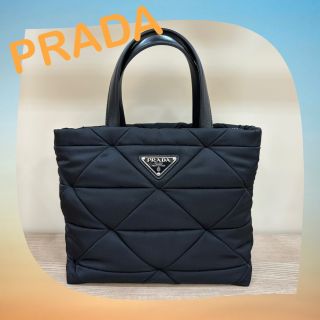 PRADA ブラック ハンドバッグ とても可愛いらしいバックです。 軽くて 