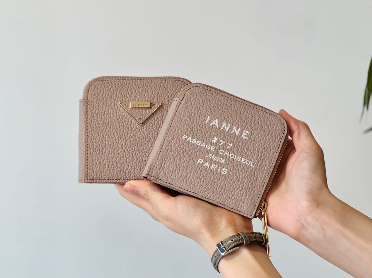 【良品✨️】IANNE イアンヌ LOGO パル ミニ財布 グリーシエル 良品✨️】IANNE イアンヌ LOGO パル ミニ財布 グリーシエル