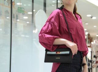 持ち方いろいろ♪便利なお財布ポシェット | IANNE(イアンヌ) | IANNE