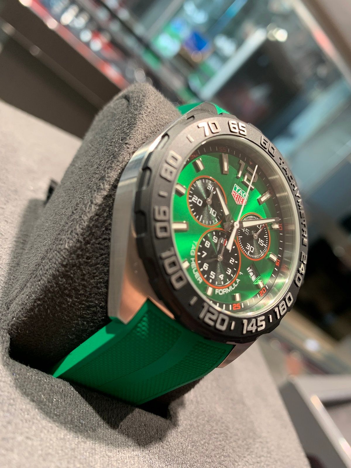 【ぐち】TAG HEUER フォーミュラ1 クォーツ 緑文字盤 新作 フォーミュラ1 グリーン文字盤！ | 岡山拠点のトミヤ
