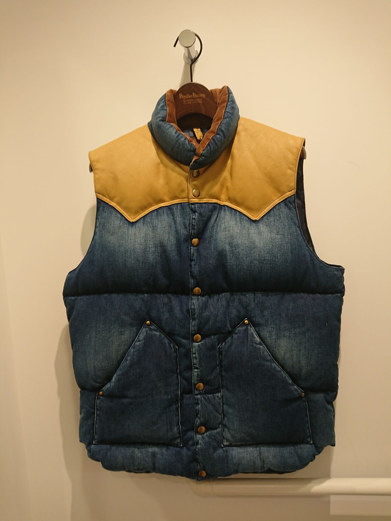 本日発売 ロッキーマウンテンコラボベストが登場 サイコバニー大丸京都店 大丸京都店 Psycho Bunny サイコバニーショップブログ