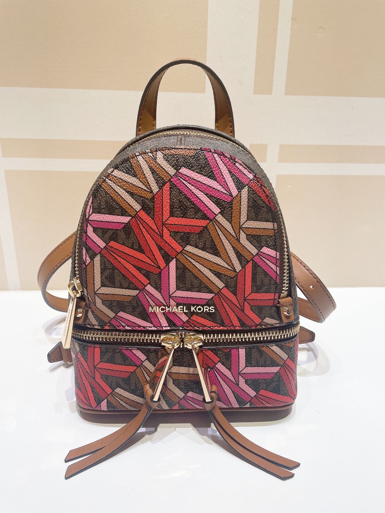 MICHAEL KORS ロゴプリント リュック Jaycee Large Logo Backpack | Michael Kors [US]