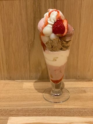 フェイクスイーツ♡贅沢ストロベリーパフェ♡ フェイクスイーツ贅沢ストロベリーパフェ