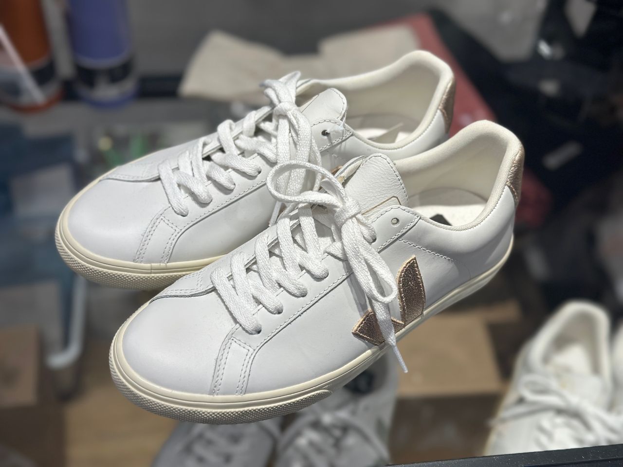 残りわずかのVejaスニーカー！お早めに☆... | 新宿高島屋 Riberce店 