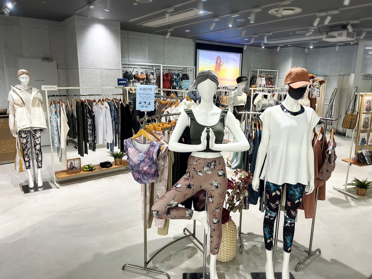 大阪 ルクアイーレ店 2 1 14 期間限定open 水着ショップpeak Pine ピーク パイン 公式ブログ