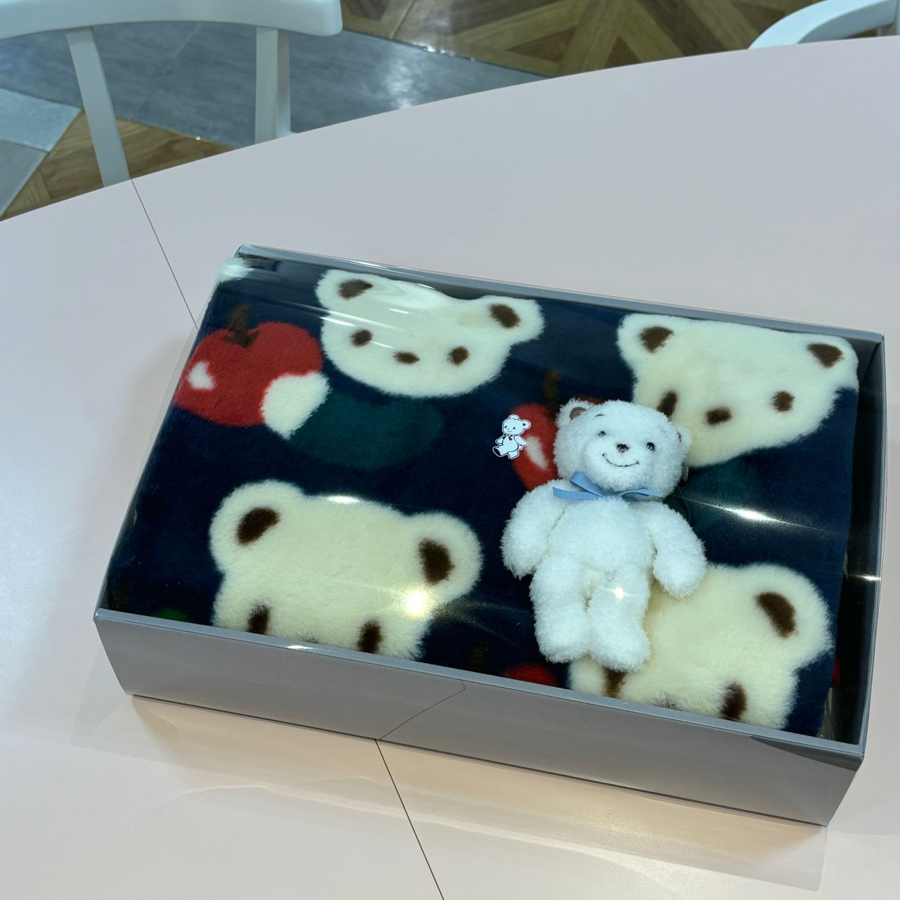 familiar ネイビー クマ刺繍 3wayブランケット クリスマスや年末年始におすすめ♪ギフトのご紹介｜ファミリア京都髙