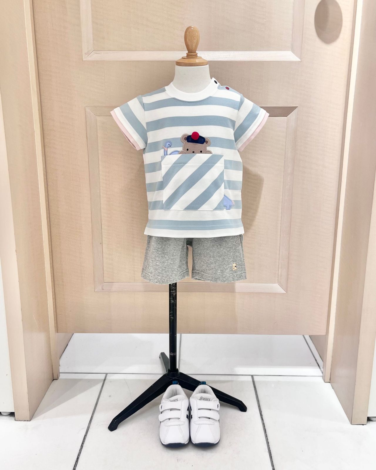 専用。ファミリア　恐竜tシャツ　リバーシブルパンツのセット　美品 ファミリア シャツ 恐竜｜Yahoo!フリマ（旧PayPayフリマ）