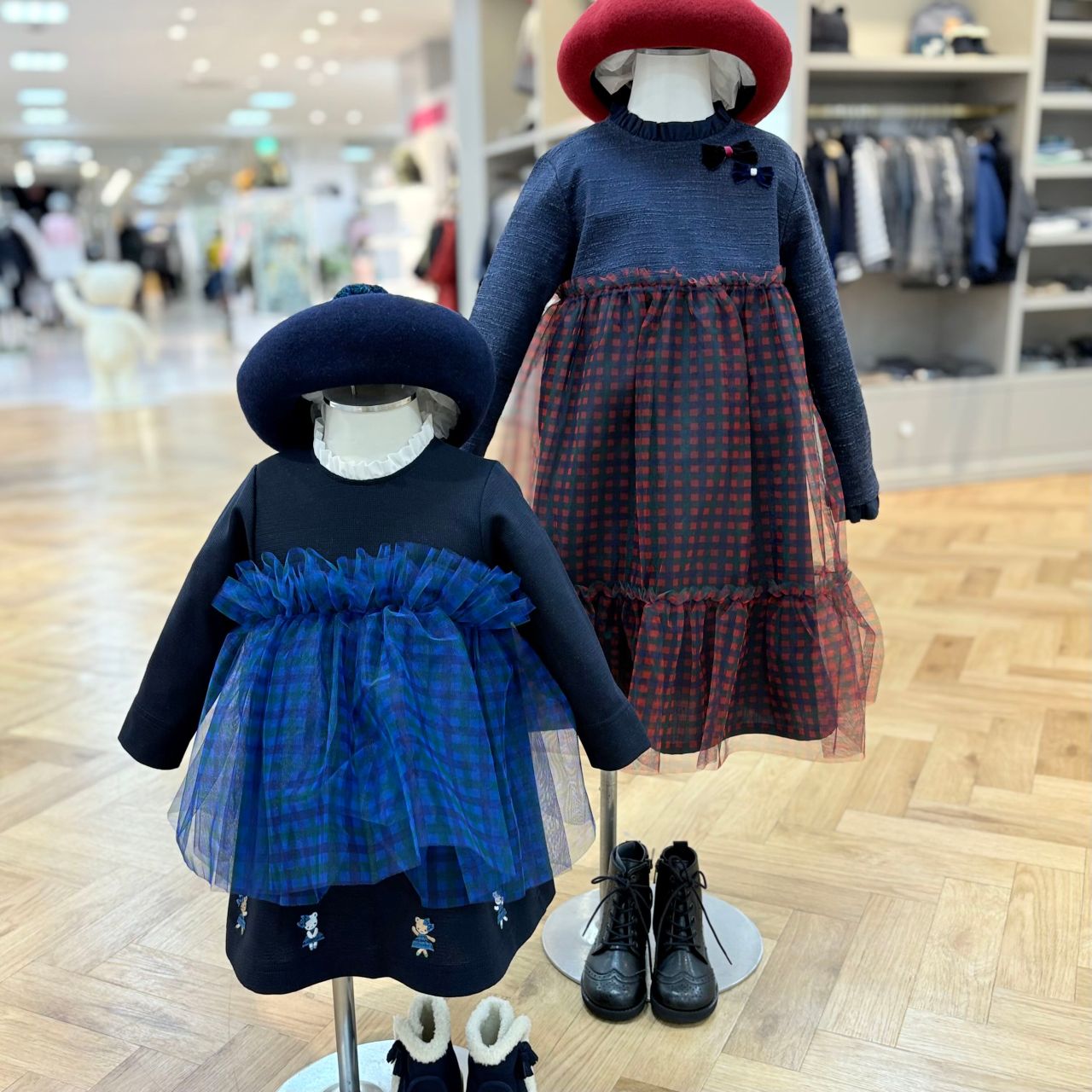 冬のおでかけはファミリアチェックのチュールで華やかに♬｜ファミリア