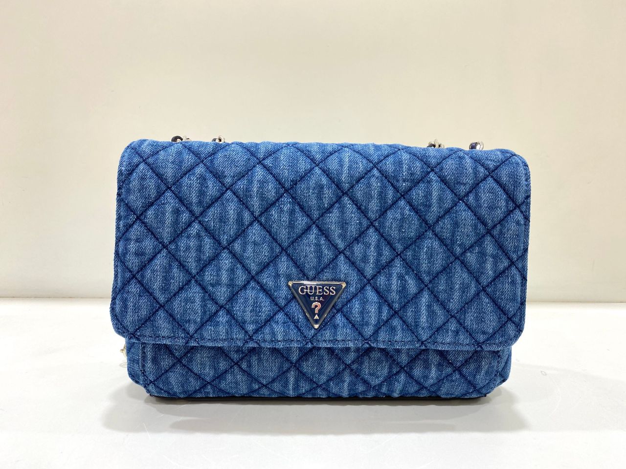 GUESS ロゴ入りデニムバッグ Guess ゲス ロゴ ショルダーバッグ デニム レディース ブランド