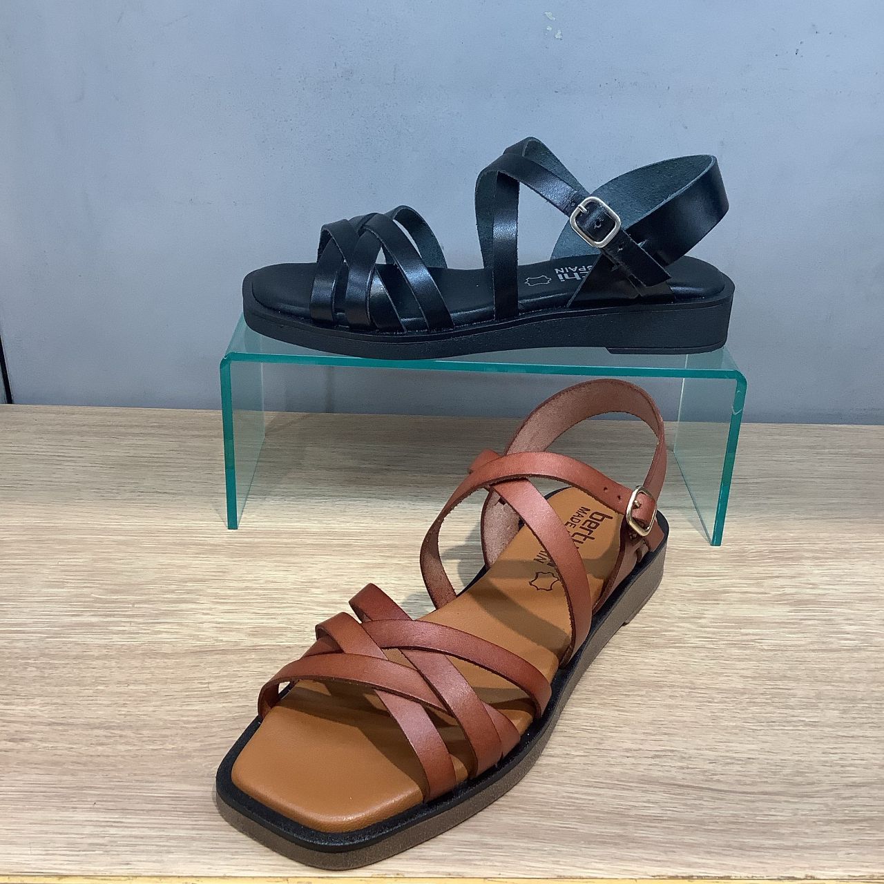 新作サンダル「BERTUCHI」入荷致しました☆ | WASH 西銀座店