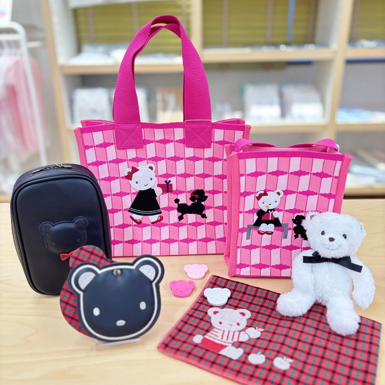 ファミリア チャーム ピンク familiar - ファミリア かごバッグ トート チャーム付き ピンク
