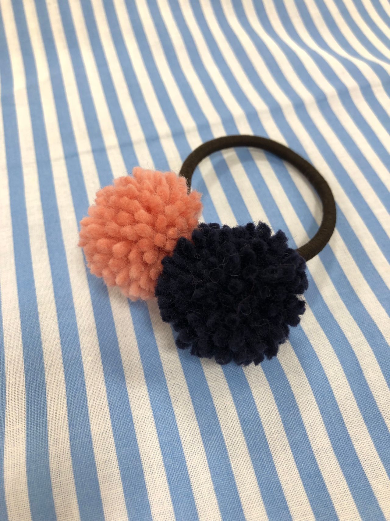 余った毛糸でポンポンアクセサリーを作りました 相模大野ステーションスクエア店 生地 手芸用品のオカダヤ Okadaya 公式ショップブログ