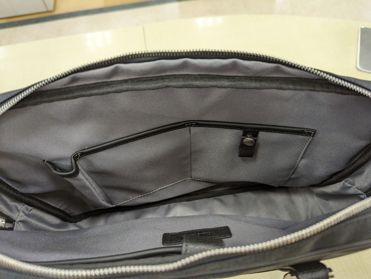 軽量かつスタイリッシュ！COMME CA MENビジネスバッグ！ | 四日市店