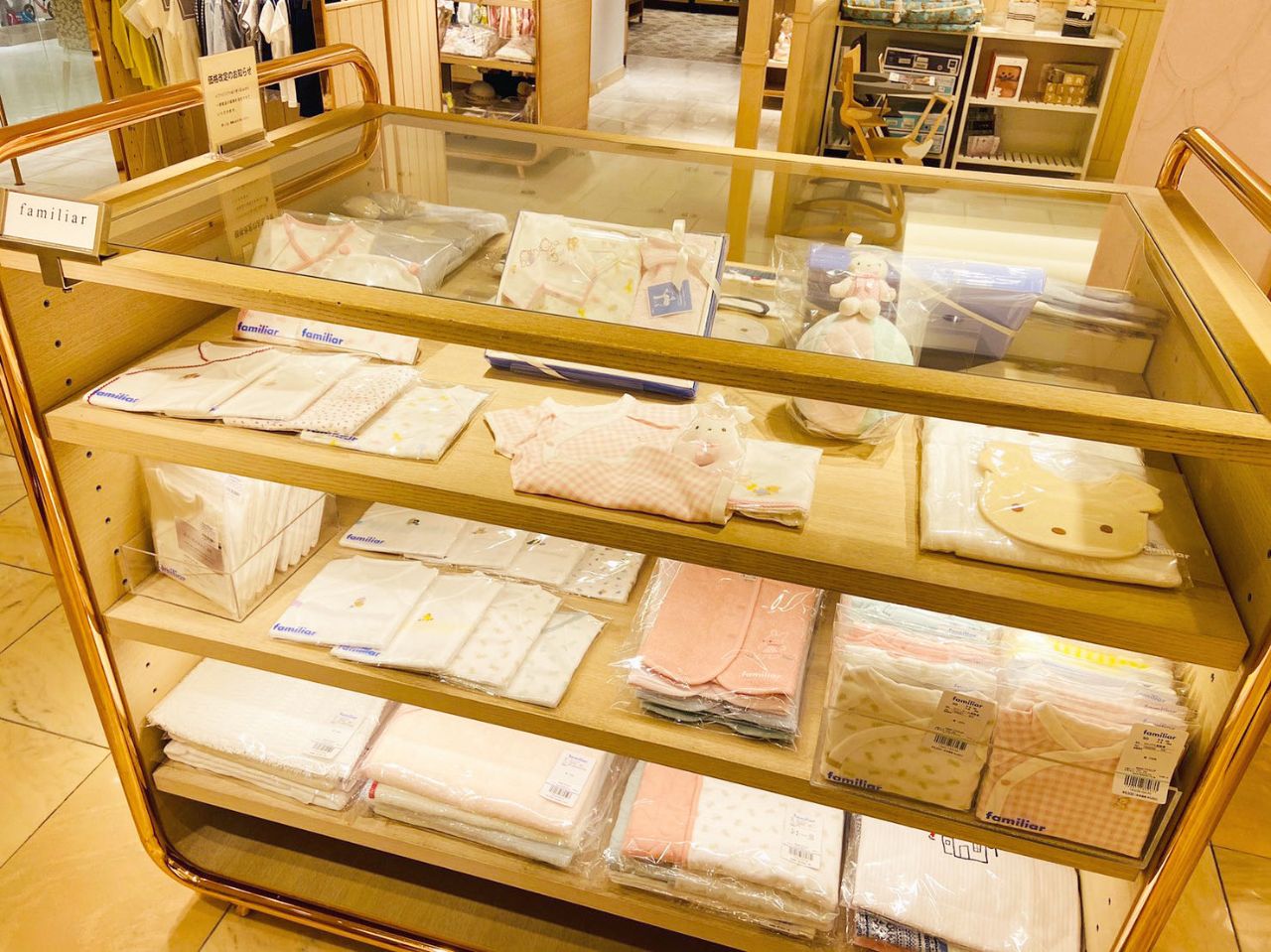 初めまして、新宿伊勢丹店です。｜ファミリア伊勢丹新宿店ファミリア 