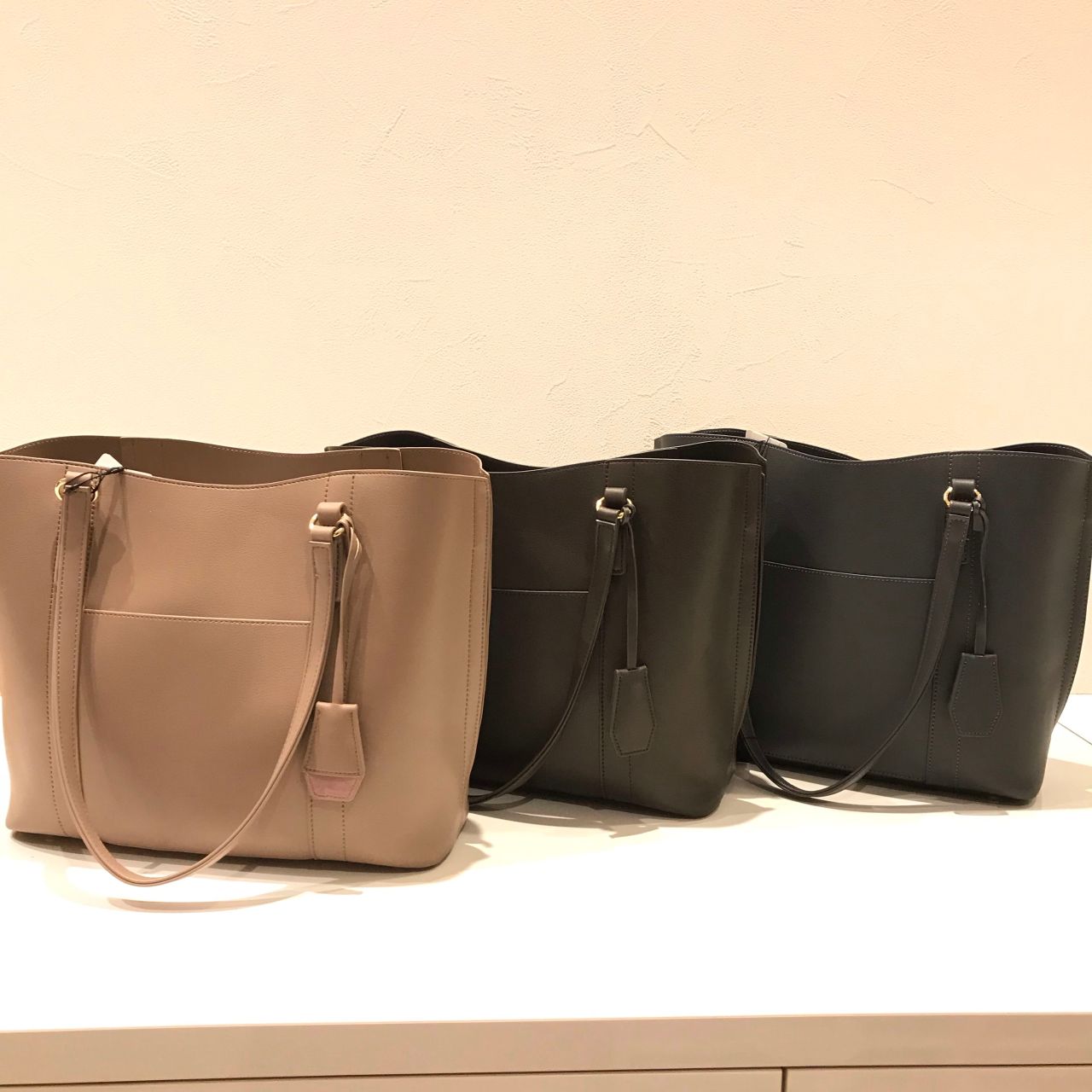 UMA　新品　値下げ中⭐︎ロキシー　黒のフルスーツ 花柄袖 ダブルスタンダードフォーマル【AB体】 (245SRWA-AB) | Savile